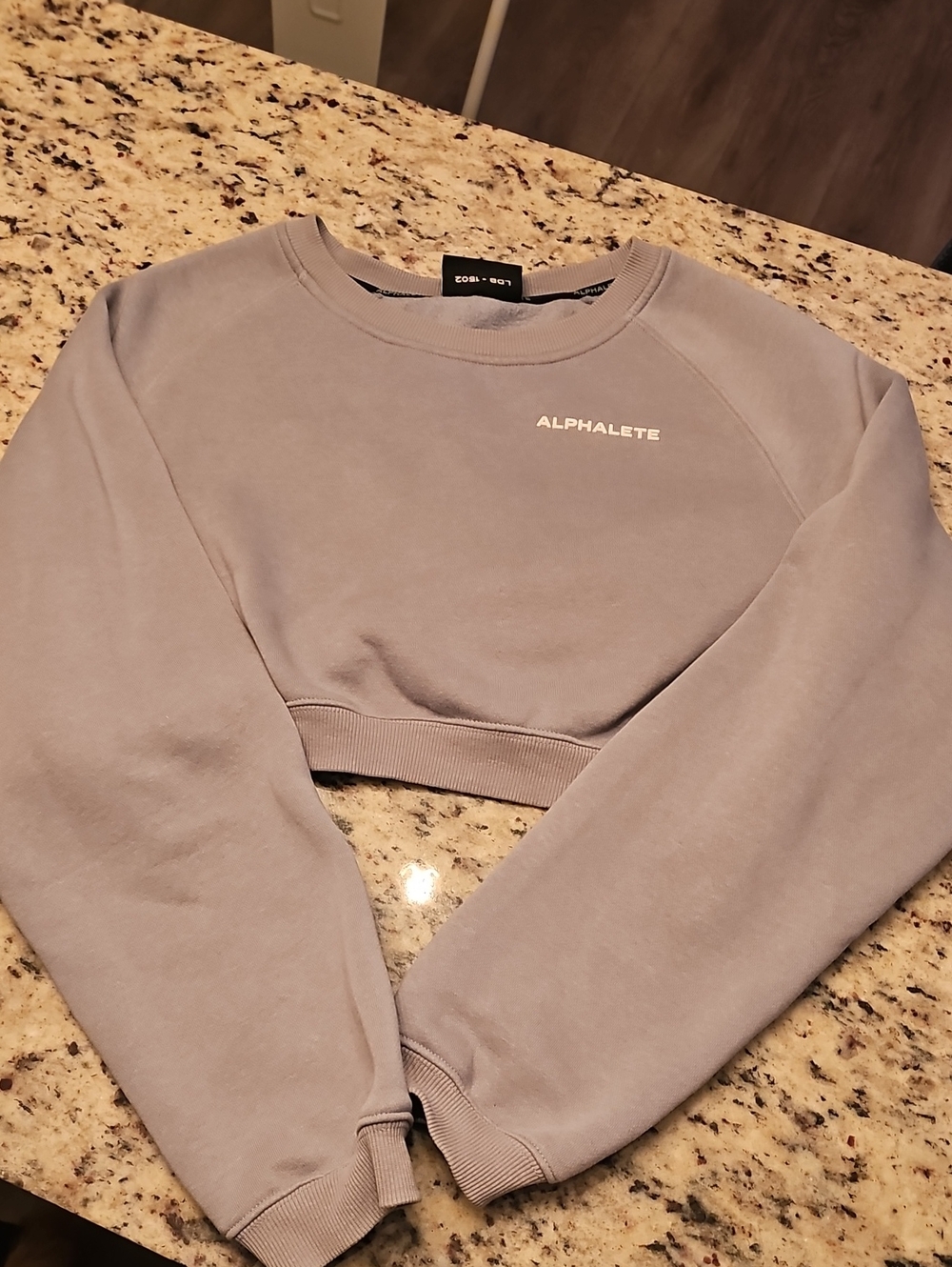 Alphalete Women's Cropped Crew Sweatshirt - Light Gray/Blue